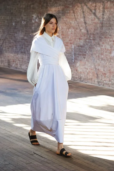 Look 15